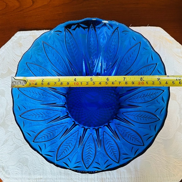 Royal blue cobalt blue glass deep serving bowl 24cm top diameter leaves pattern - Picture 14 of 15